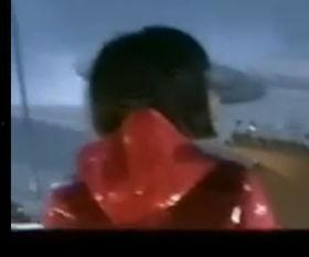 电影雨衣在线观看,浪漫邂逅，雨中漫步的青春回忆